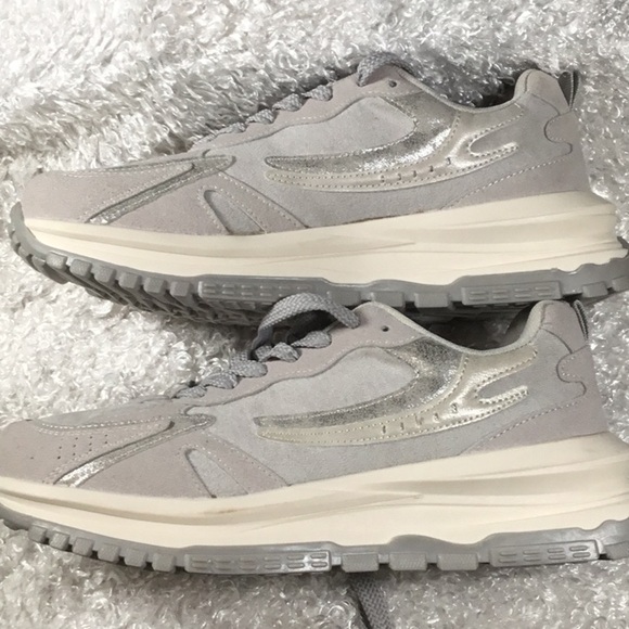 Blowfish Gray Sneakers with Platform Sole and Lace-Up Design - Picture 8 of 8